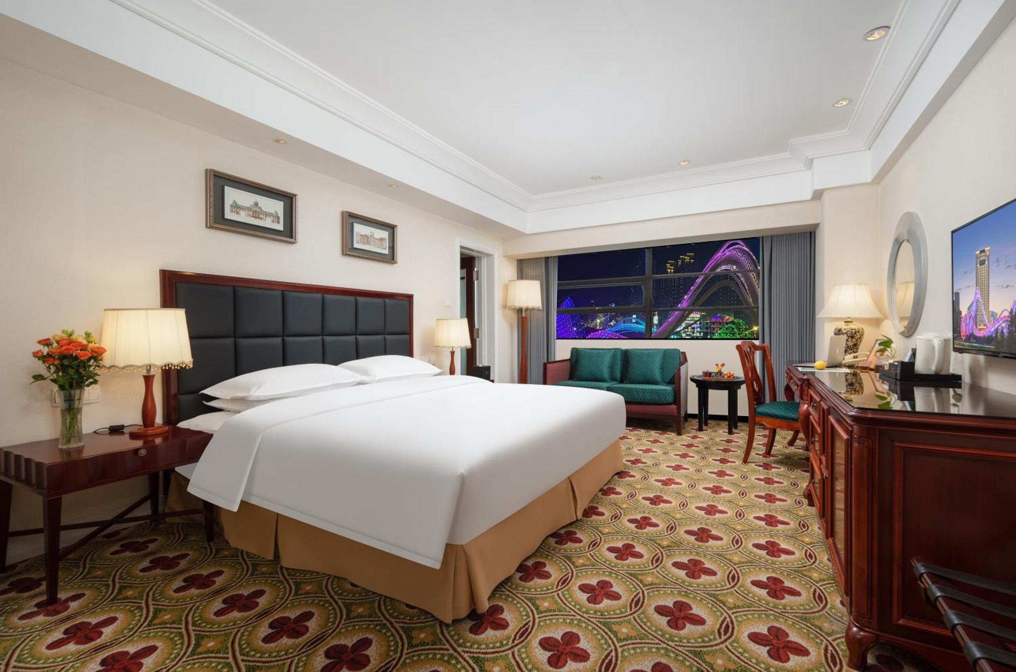 Ramada Plaza Optics Valley Hotel Wuhan Exterior photo