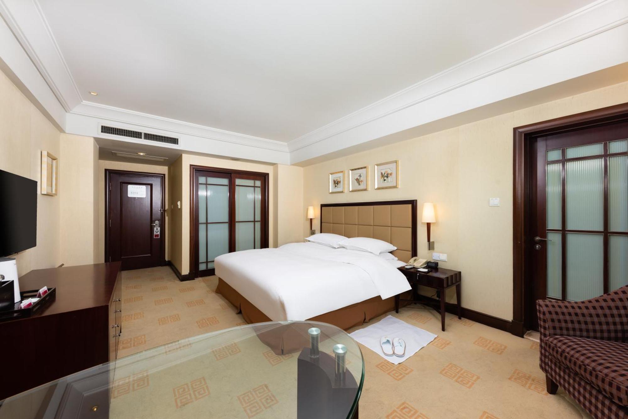 Ramada Plaza Optics Valley Hotel Wuhan Exterior photo