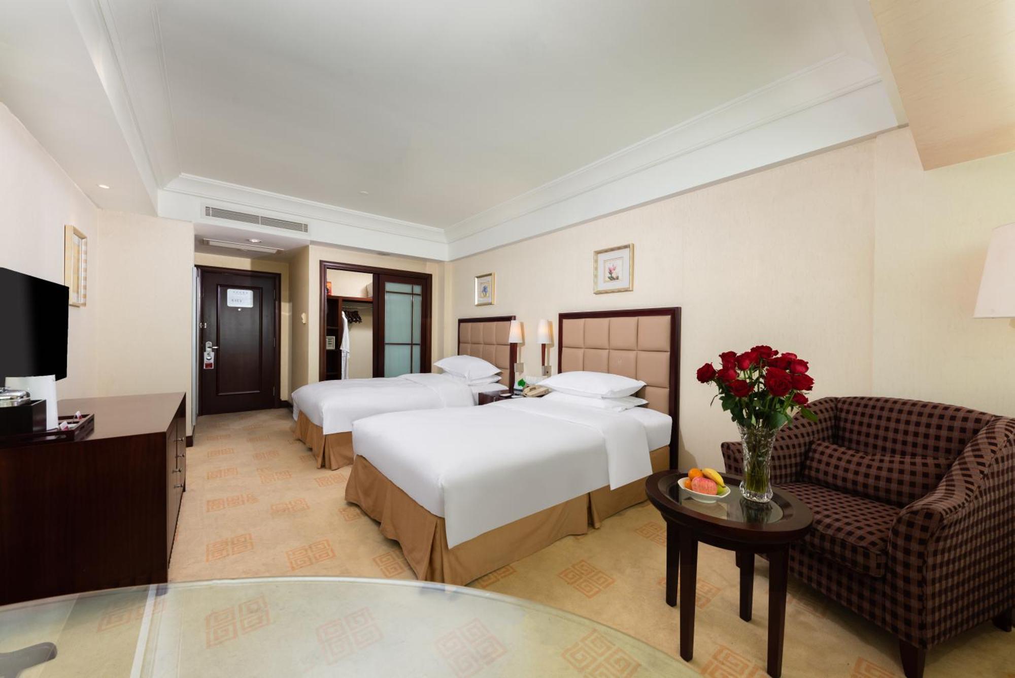Ramada Plaza Optics Valley Hotel Wuhan Exterior photo