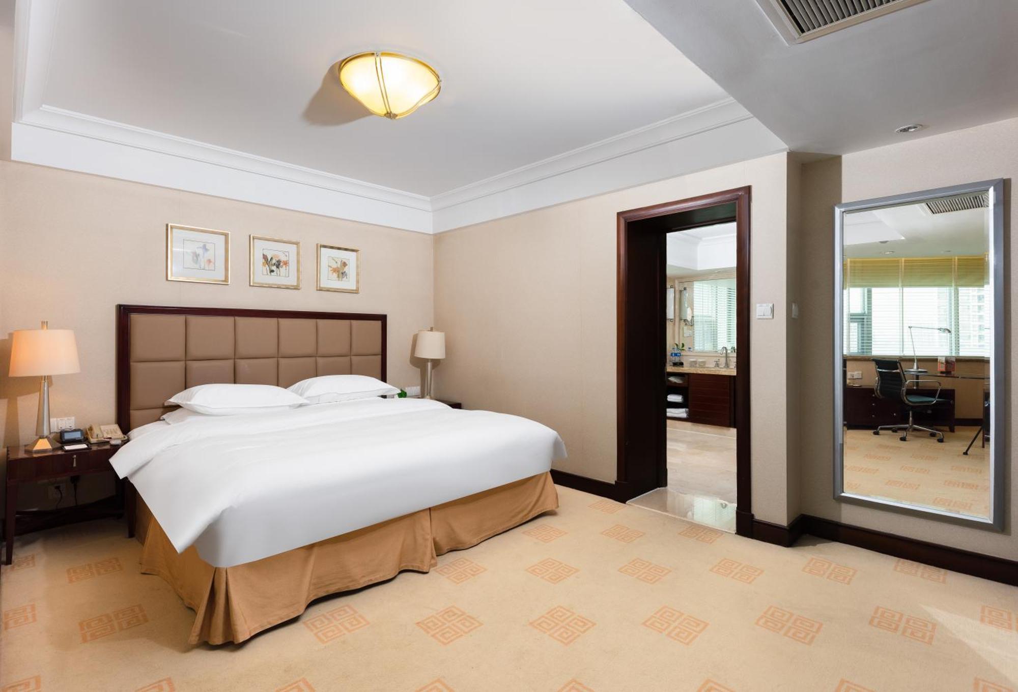Ramada Plaza Optics Valley Hotel Wuhan Exterior photo