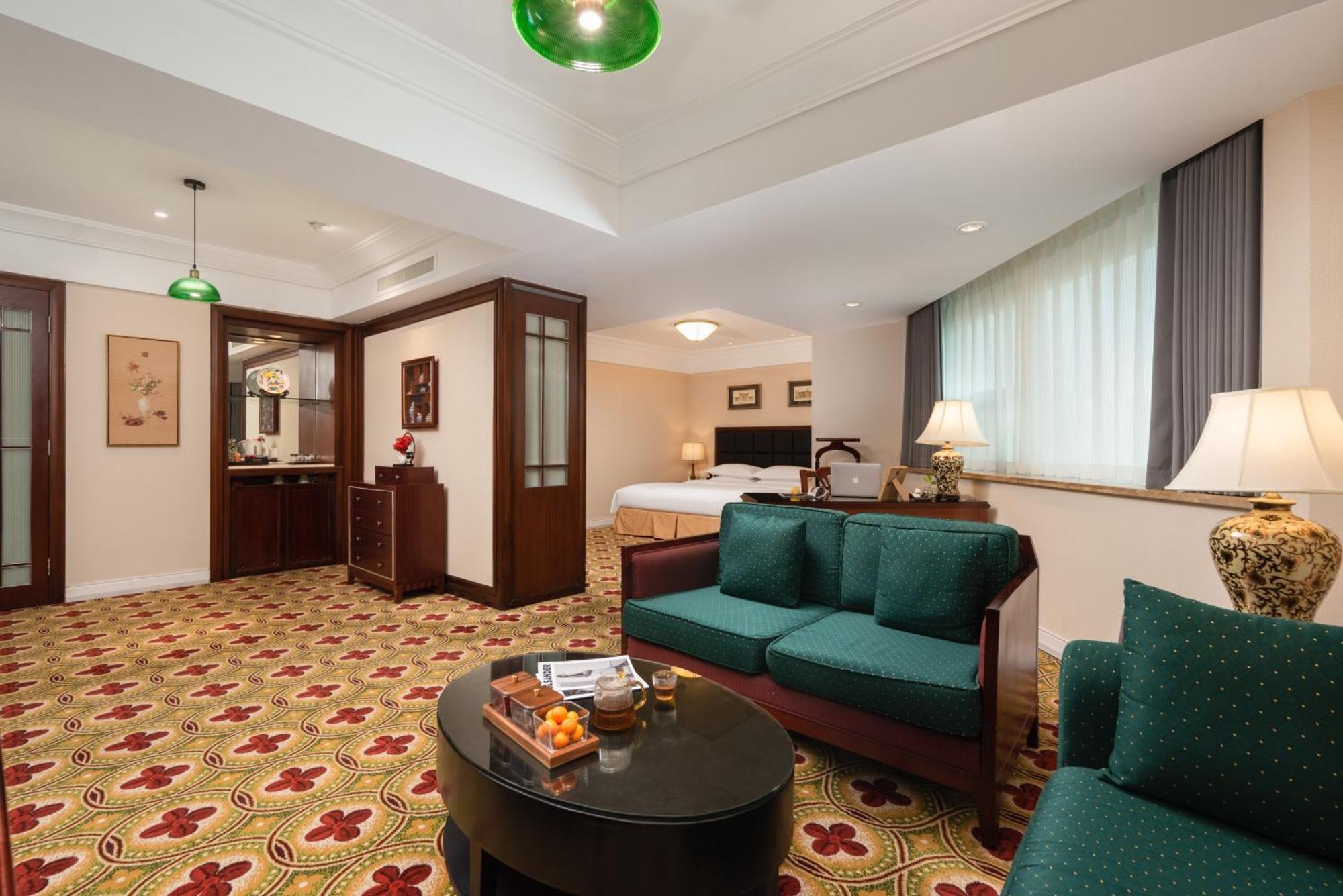 Ramada Plaza Optics Valley Hotel Wuhan Exterior photo