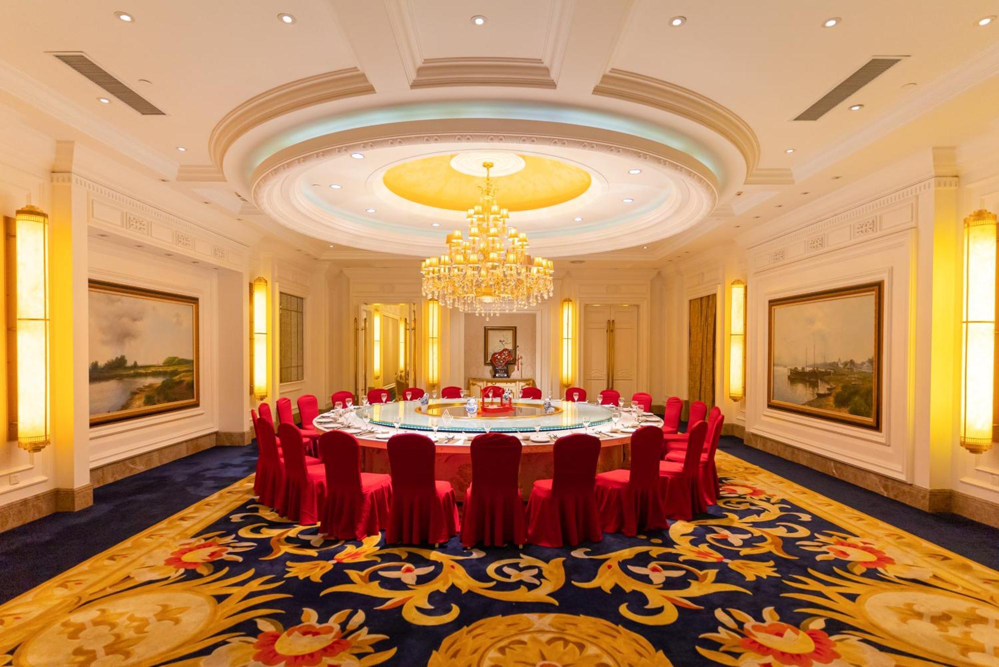 Ramada Plaza Optics Valley Hotel Wuhan Exterior photo
